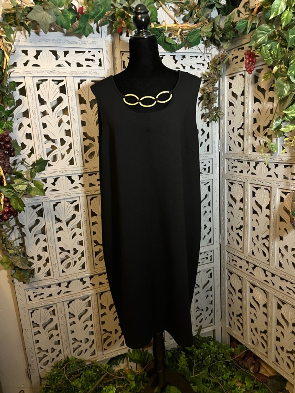 SPENSE WOMAN OUTSTANDING BLACK SLEEVELESS WITH GOLD CHAIN NECKLINE MIDI DRESS